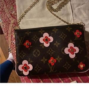 Beautiful in new condition Blooming flowers